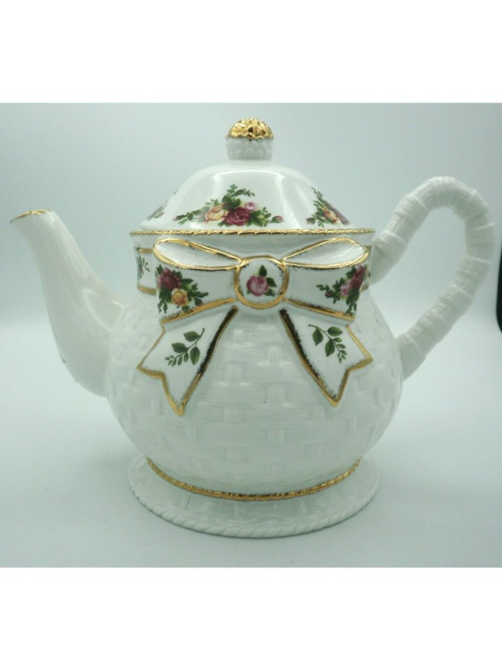 Royal Albert Christmas Old Country Rose Basket Weave 5 piece Tea Set - Picture 3 of 16